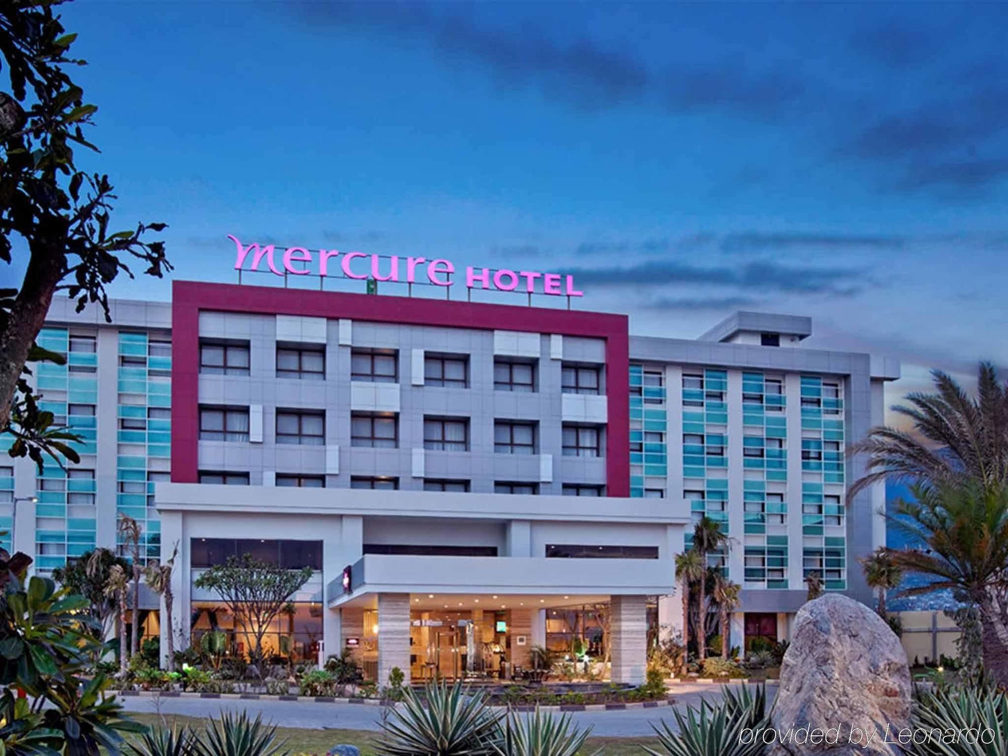 Mercure Palu Hotel Exterior foto