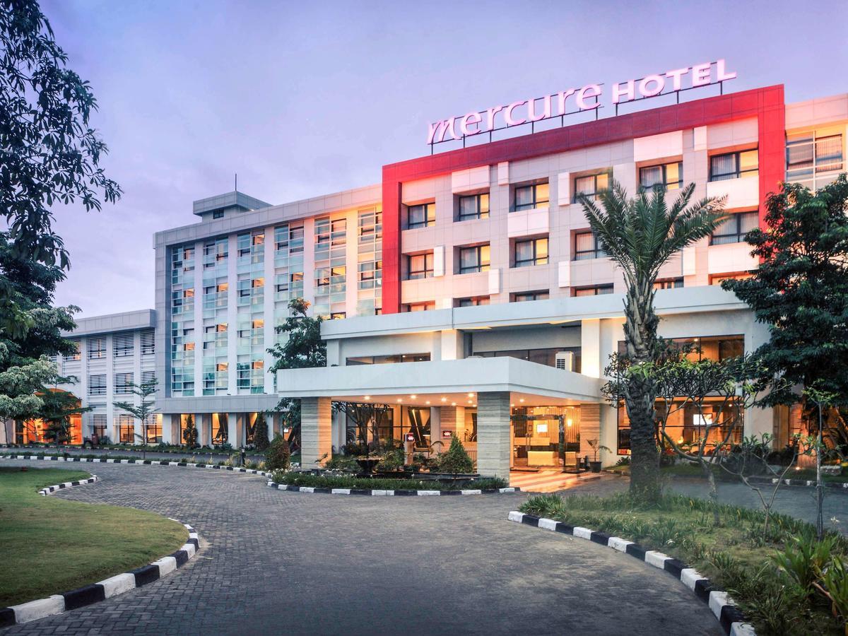 Mercure Palu Hotel Exterior foto